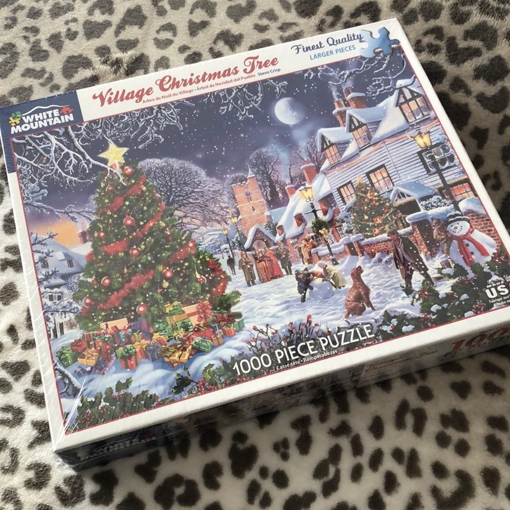 White Mountain 1000 Piece Puzzle Village Christmas Tree Steve Crisp